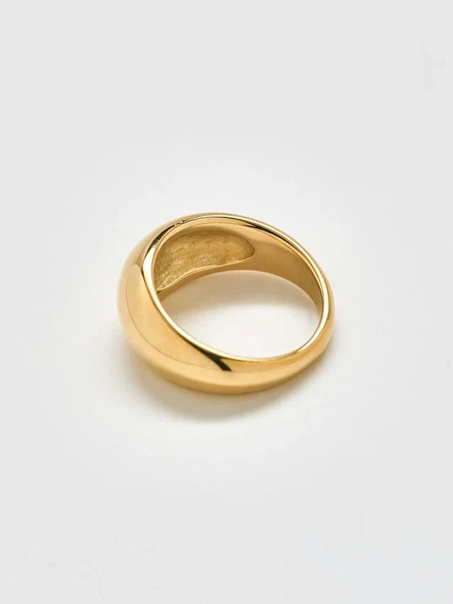 Anillo grueso con forma de cúpula de Admiral Row