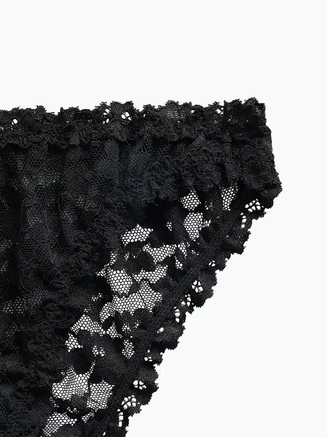 Bikini tipo «cheeky» de encaje