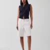 Blusa con botones en la parte delantera, pliegues y ribete de encaje