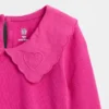 Blusa con cuello en forma de corazón para bebés y niños pequeños