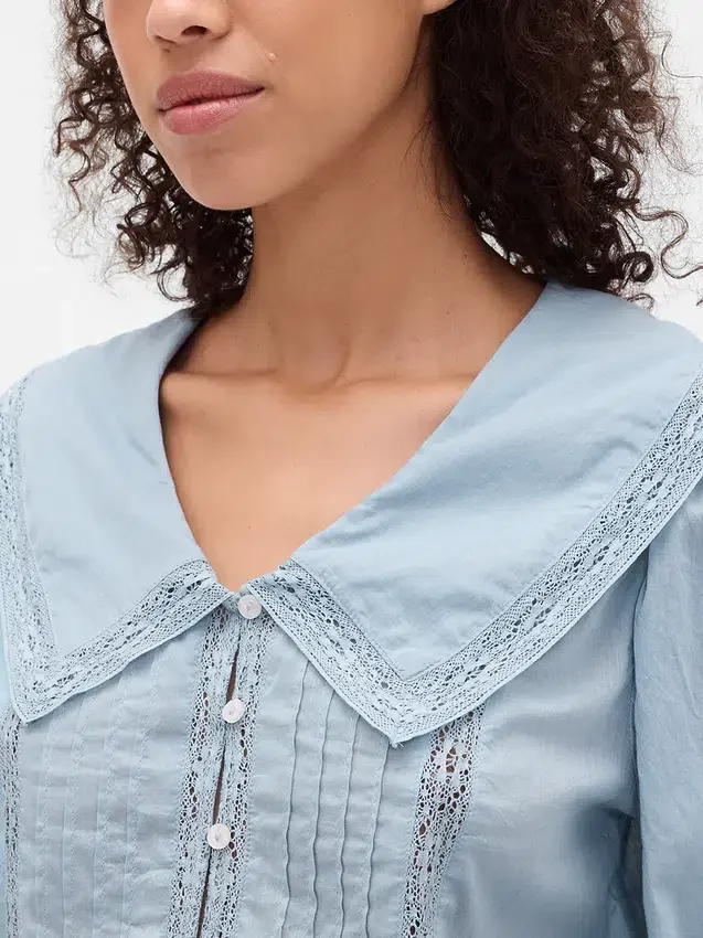 Blusa con peplum, cuello en V y cuello