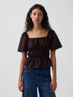 Blusa con peplum y cuello cuadrado