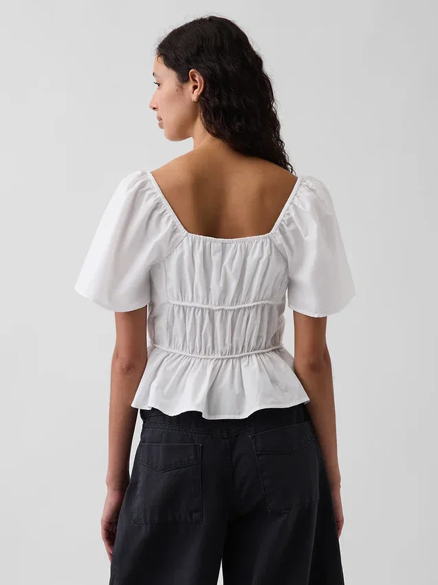 Blusa con peplum y cuello cuadrado