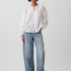 Blusa con pliegues y ribete de encaje