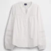 Blusa con pliegues y ribete de encaje