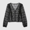 Blusa con volantes de encaje reciclado
