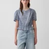 Blusa corta con peplum y cierre frontal de botones