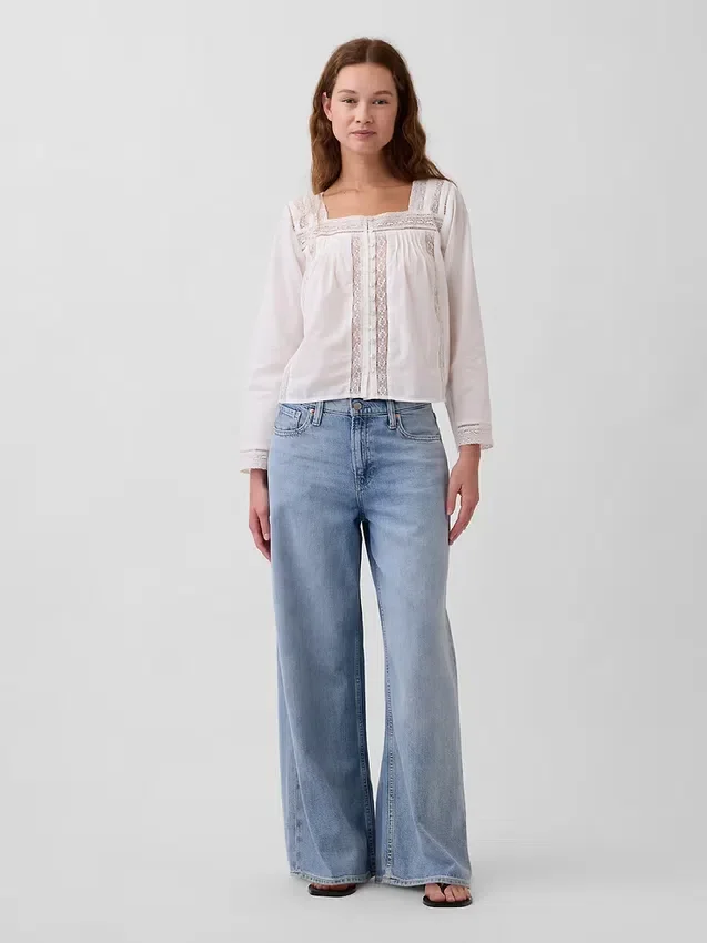 Blusa de cuello cuadrado con ribete de encaje