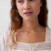 Blusa de cuello cuadrado con ribete de encaje