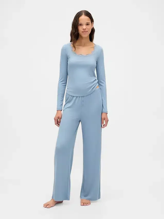 Blusa de pijama con ribete de encaje y patrón de mini acanalado