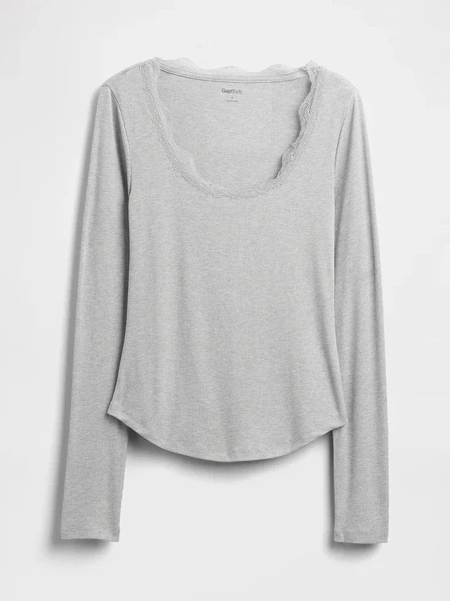 Blusa de pijama con ribete de encaje y patrón de mini acanalado