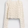 Blusa infantil con cuello cuadrado y fruncido