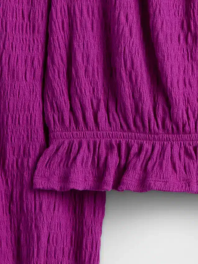 Blusa infantil con peplum arrugado