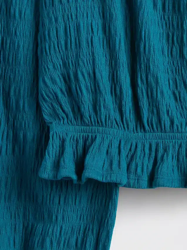Blusa infantil con peplum arrugado