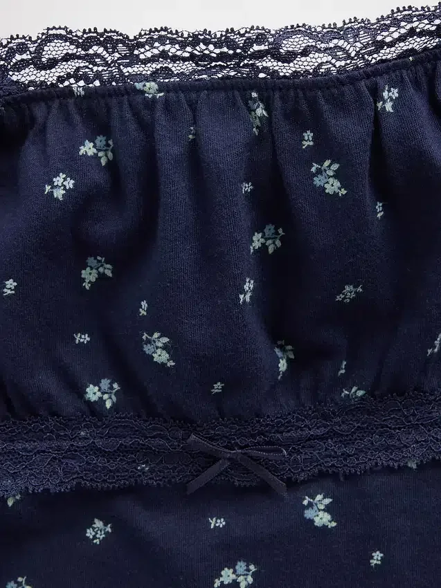 Blusa infantil de mangas abullonadas con ribete de encaje