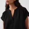 Blusa oversize de gasa de algodón con cuello abierto