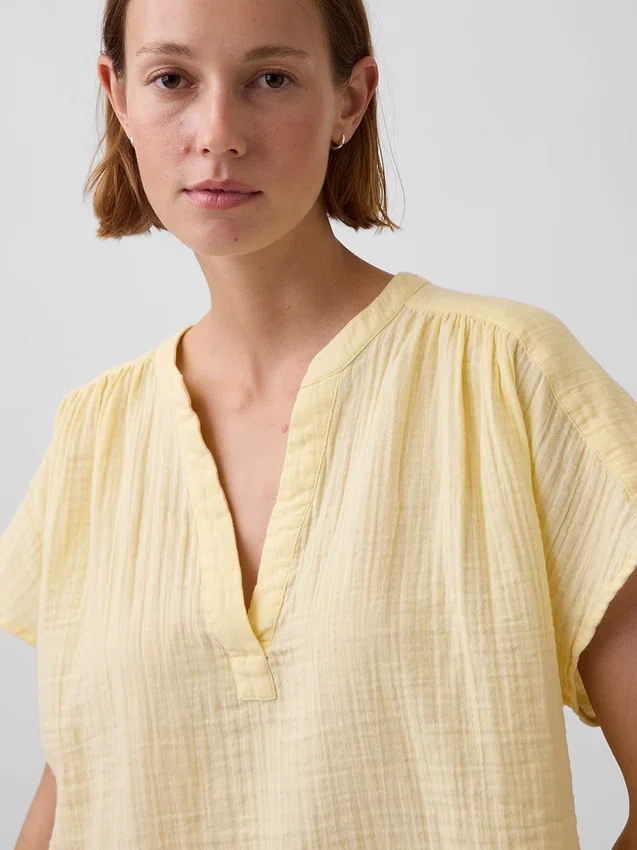 Blusa oversize de gasa de algodón con cuello abierto
