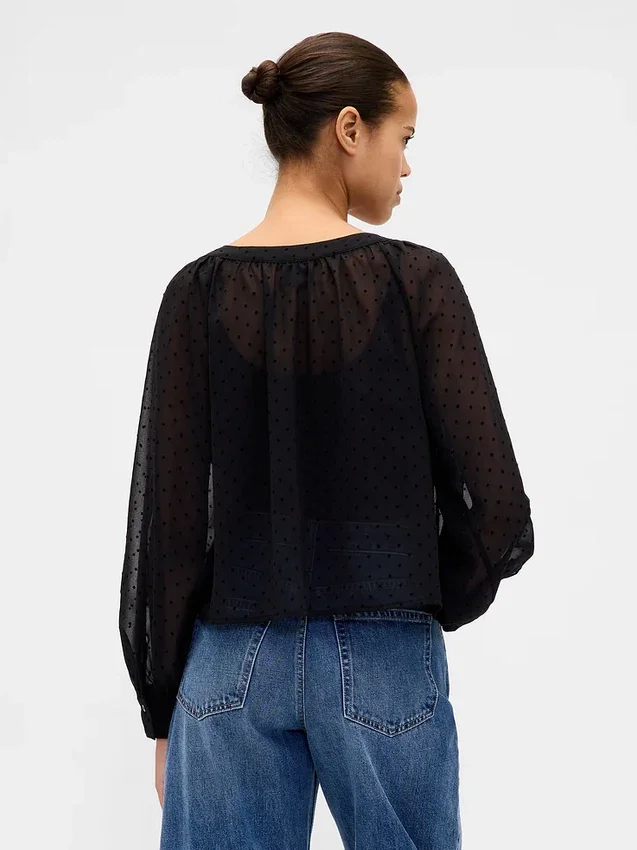 Blusa transparente con botones al frente