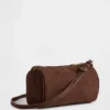 Bolso tipo barril de gamuza vegana