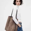 Bolso tipo cubo de gamuza vegana
