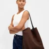 Bolso tipo cubo de gamuza vegana