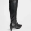 Botas altas hasta la rodilla con tacón bajo y punta afilada