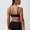 Bralette triangular sin costuras con tejido acanalado