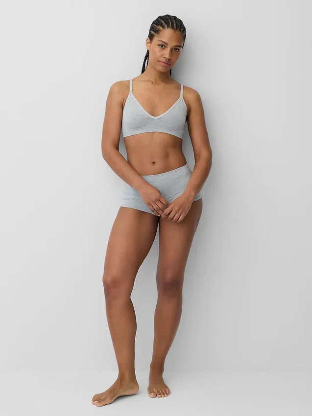 Bralette triangular sin costuras con tejido acanalado