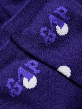Calcetines cortos con logo de GAP × Awake Ny y diseño de lunares