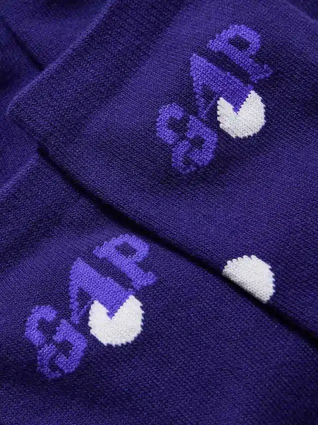 Calcetines cortos con logo de GAP × Awake Ny y diseño de lunares