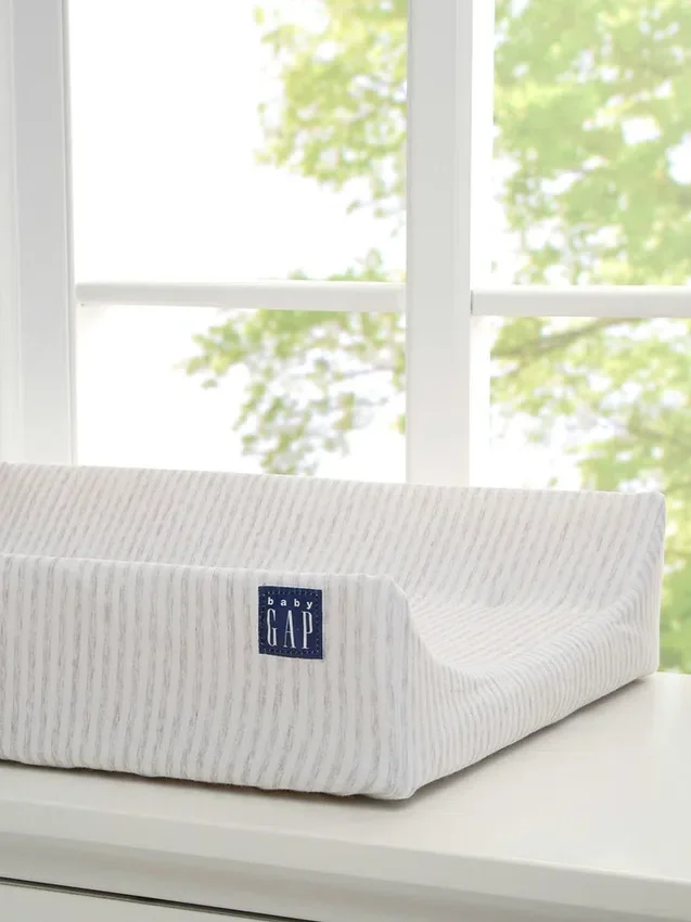 Cambiador contorneado babyGap con funda refrescante