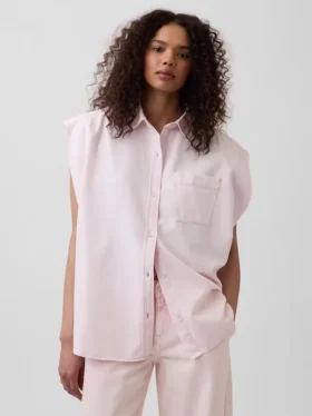 Camisa de mezclilla ultrasuave con hombros anchos GAP × Hfr, de la colección de Nicole Benefield
