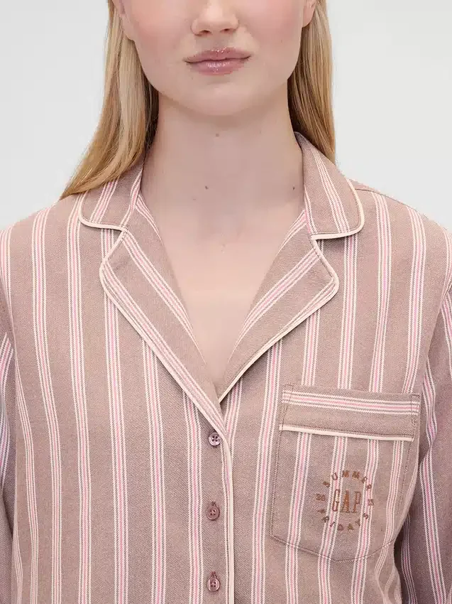 Camisa de pijama de franela a rayas holgada de GAP × Summer Fridays