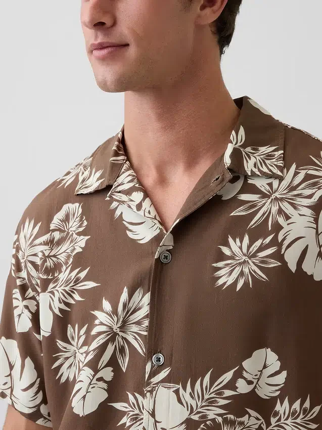 Camisa holgada con cuello camp