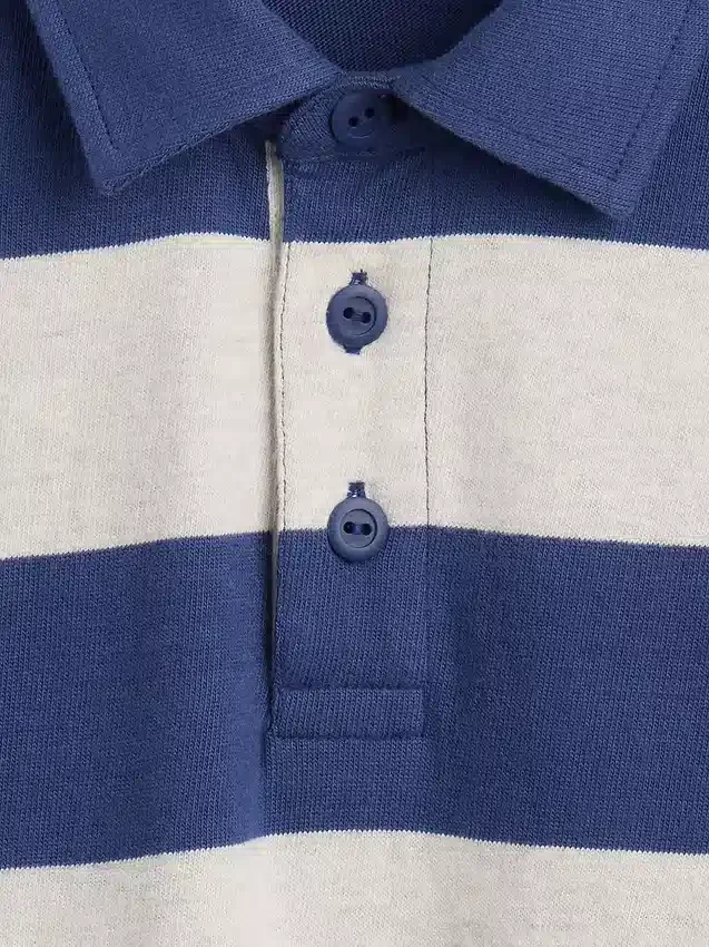 Camisas infantiles de tejido grueso y corte holgado