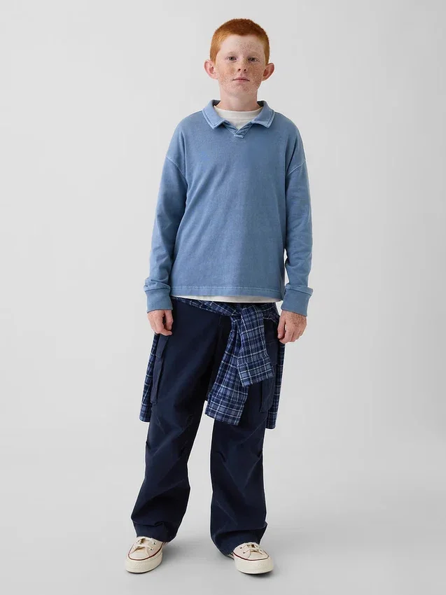 Camisas infantiles de tejido grueso y corte holgado