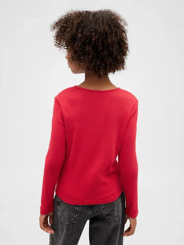 Camiseña ajustada con lazo y abertura para niños