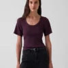 Camiseta con cuello redondo acanalado