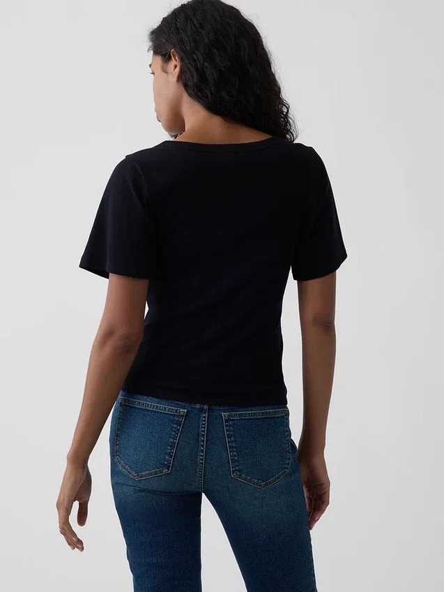 Camiseta con cuello redondo acanalado