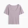 Camiseta con cuello redondo acanalado
