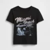 Camiseta con diseño gráfico para niños