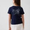 Camiseta con diseño gráfico para niños
