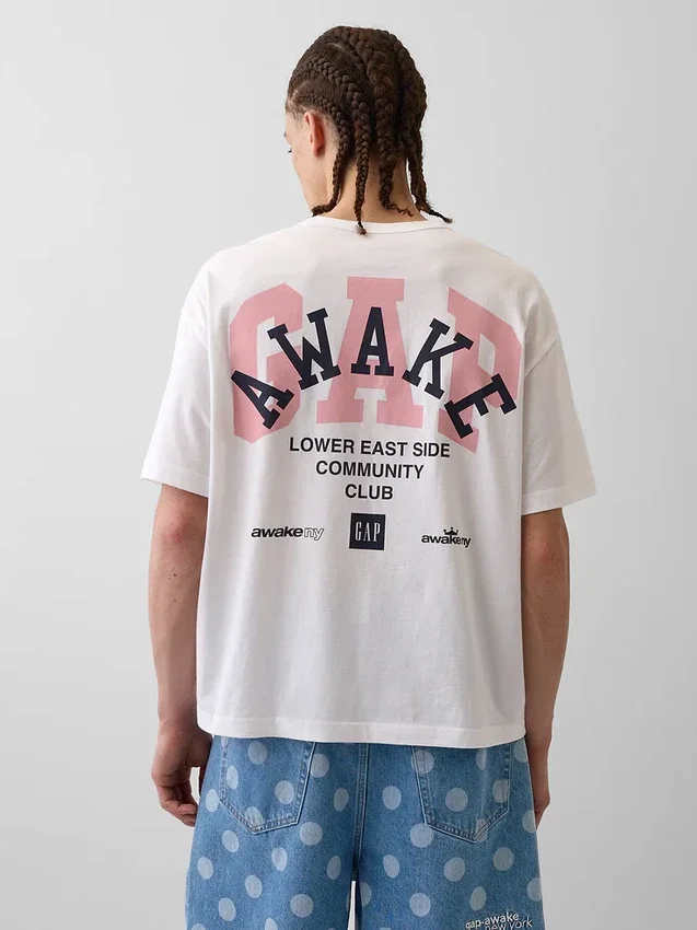 Camiseta con logo de estilo relajado de GAP × Awake Ny
