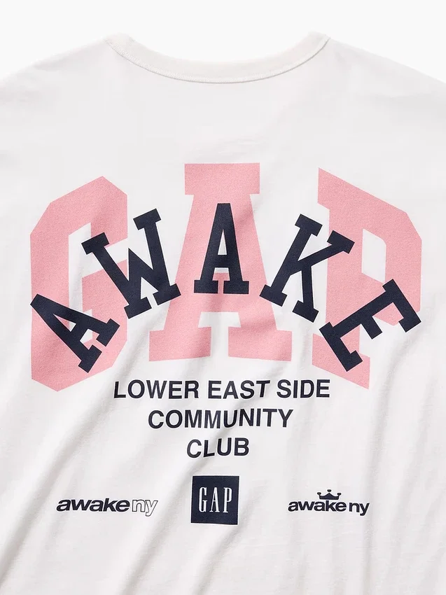 Camiseta con logo de estilo relajado de GAP × Awake Ny