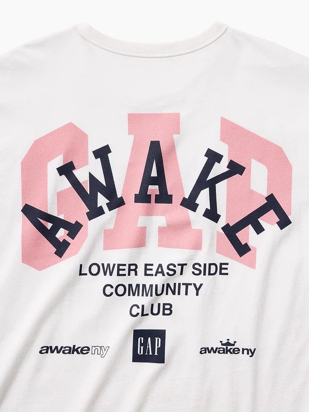 Camiseta con logo de estilo relajado de GAP × Awake Ny
