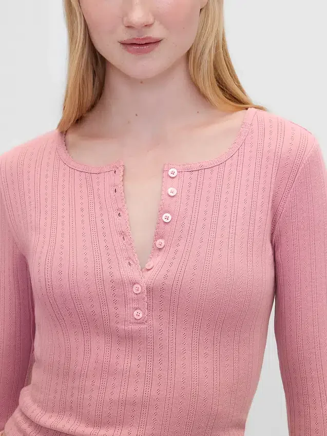 Camiseta de pijama tipo Henley con punto calado de GAP × Summer Fridays