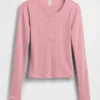 Camiseta de pijama tipo Henley con punto calado de GAP × Summer Fridays