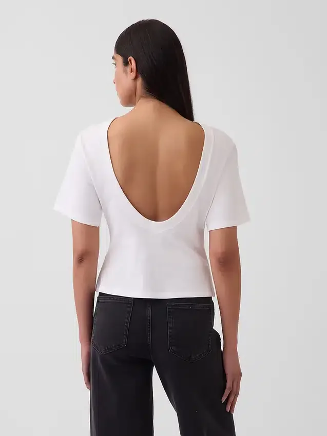 Camiseta Gapstudio con bolsillo y espalda redondeada