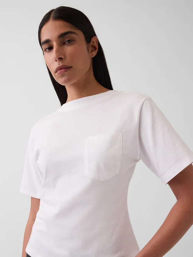 Camiseta Gapstudio con bolsillo y espalda redondeada