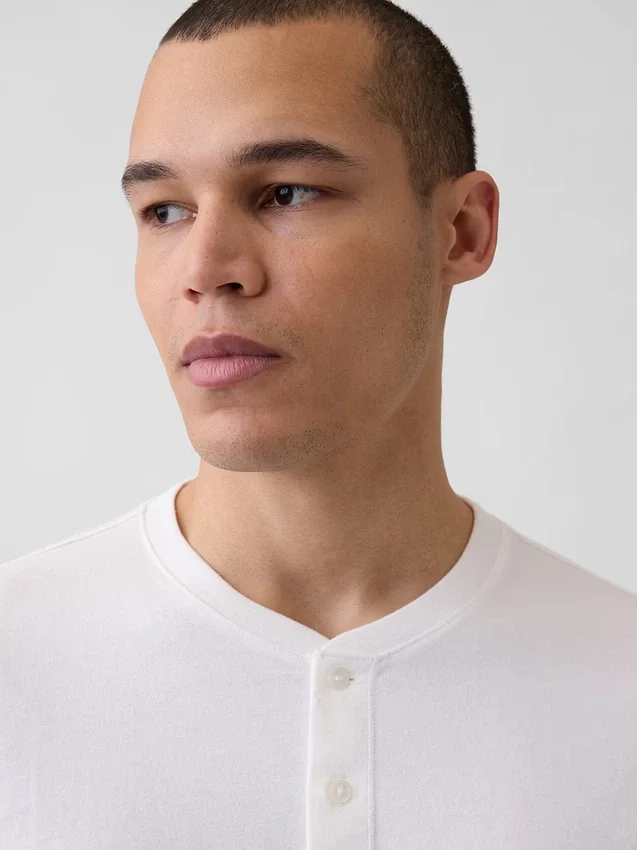 Camiseta Henley holgada